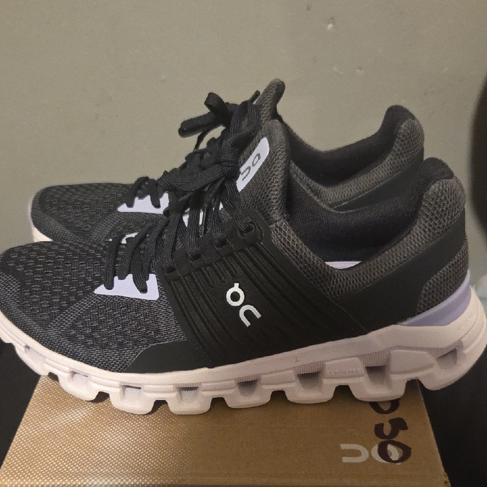 On Running Womens SIZE 7.5 Magnet/Lavender